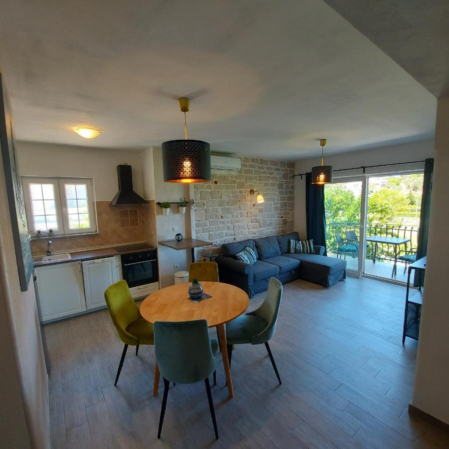 Apartments Batistic Supetarska Draga Bilik gambar