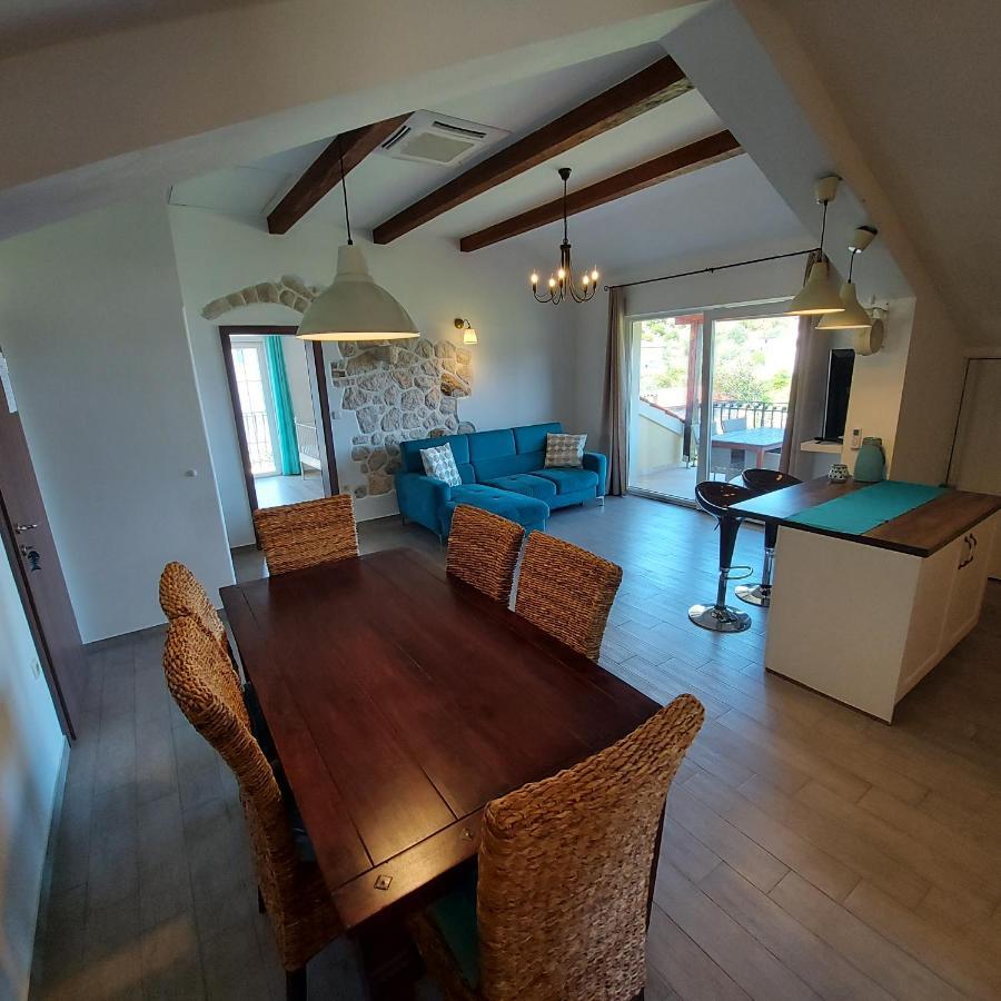Apartments Batistic Supetarska Draga Bilik gambar